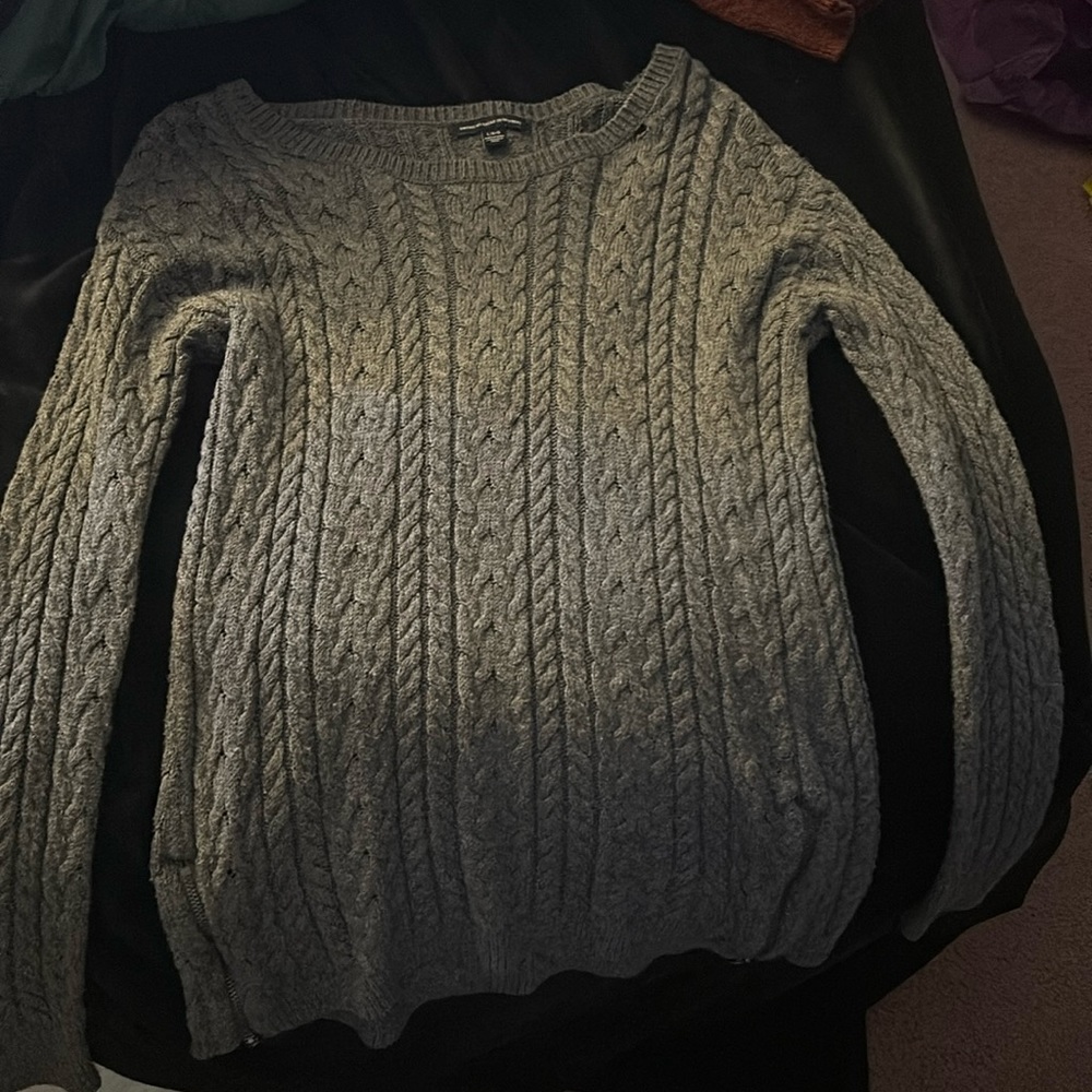 American Eagle grey sweater